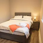 Newly Refurbished 3 Bed House With Parking