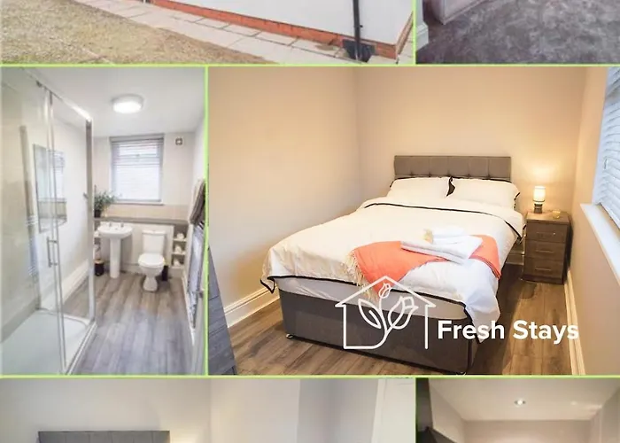 Newly Refurbished 3 Bed House With Parking